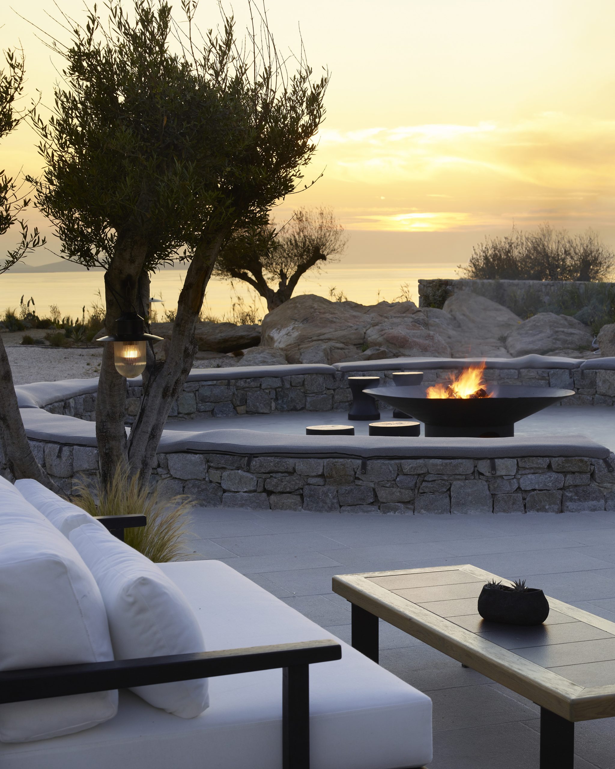 Kalesma by Day, Nōema by Night 